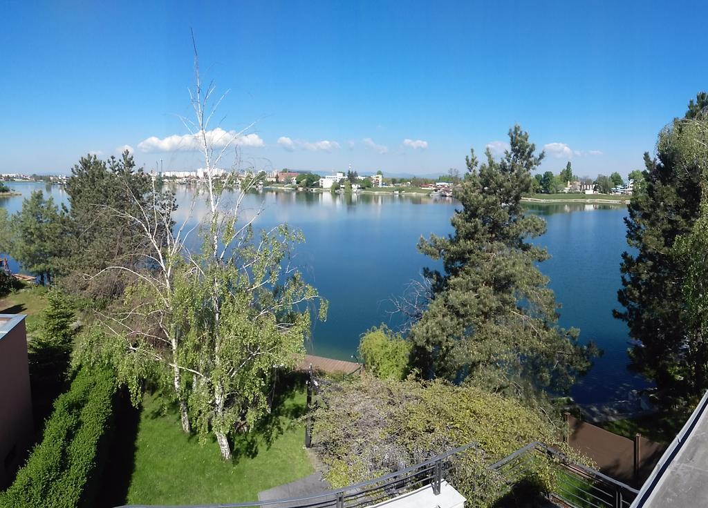 Topsenec-Lakeside Home Exterior photo